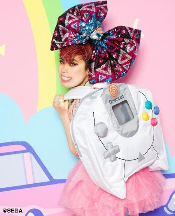 Enfin disponible chez Galaxxxy le sac à dos Dreamcast à 13860 yens