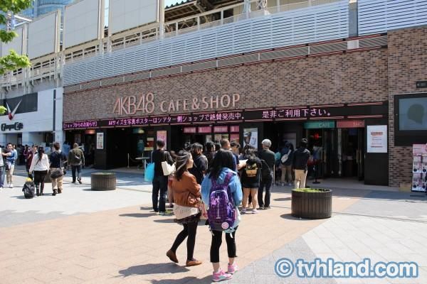 Le restaurant Akb48 est très proche de la station JR d'Akihabara. Il faut être patient car il y a toujours la queue pour y entrer.  Je n'a... [lire la suite]