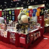 C'est la photo d'un stand d'un salon americain : MEGACON 2013. Oui oui il y a des salons qui ont des noms durs à porter! Pour info ''CON'' ... [lire la suite]