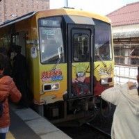 Le train aux couleurs de Naruto. Ils sont incroyables ces japonais