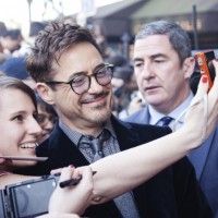 Y a que quoi être jaloux! Tous les garçons étaient invisibles à côté de Robert Downey Jr ( Avant-première #IronMan3)