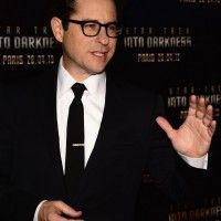 N'oublions pas que J.J Abrams sera le prochain réalisation de Star War en 2015.