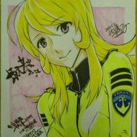 Shikishi de Yuki (Yamamoto) avec sa combinaison jaune