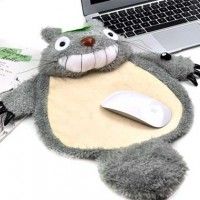 Même un Totoro aplatit peut servir de tapis de souris