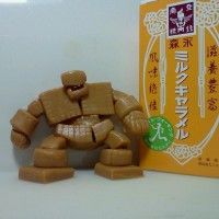 Robot fait avec du caramel en cubes