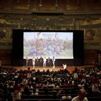 Un salle d'amphi transformer en Cinema pour Monstre Academy. C'est vraiment effrayant de retourner à l'école!!