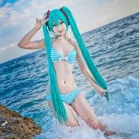 Cosplay Hatsune Miku à la plage