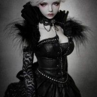 Doll Bianca The Addiction au teint vampirique