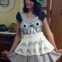Une jolie fille en tablier Totoro