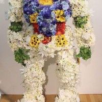 Un incroyable Gundam fleuri de la tête aux pieds