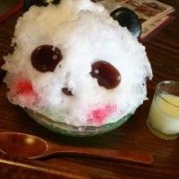 Glace en forme de panda avec des joues roses