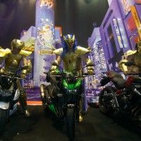 Les chevaliers d'or en moto Kawasaki à Japan Expo