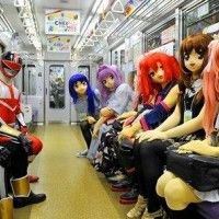 Un train rempli de cosplayeurs