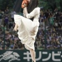 L'effrayante Sadako sur un terrain de base-ball