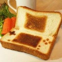 Un toast de gamers. Ca c'est une console qui va s'arracher comme un petit pain.