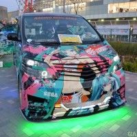 Itasha Miku Hatsune avec lumière verte