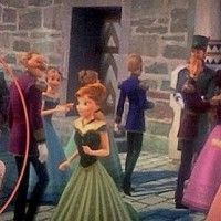 #Raiponce et #FlynnRider font une apparition furtive dans  #LaReineDesNeiges. Soyez attentif à cette scène quand vous serez au cinéma! #D... [lire la suite]