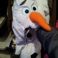 #Olaf Dommage qu'il n'y a pas en taille adulte car moi aussi j'aime les gros calins! #LaReinesDesNeiges