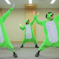 Flow déguisés en grenouilles pour leur chanson Keronpa Teikoku no Gyakushuu