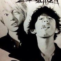 One Ok Rock qui tire la langue