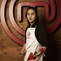 Oh Jong Seok fait parti du groupe Kpop produit par Jackie Chan. C'était un candidat de Masterchef