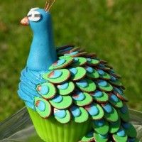 Magnifique cupcake en forme de paon