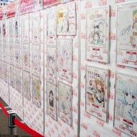 Mur de shikishi de mangaka. Ne chercher à en acheter. Il ne sont pas en vente au Japon. Sauf quand un fan indélicat vend le sien. Les prix... [lire la suite]