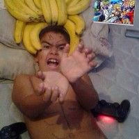 Les cheveux de Goku avec des bananes. Que dirais votre maman ?