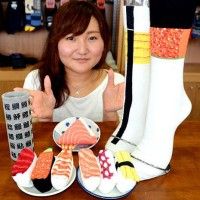 Des #sushis à première vue, déroulés ce sont des chaussettes tricotées. #WTF