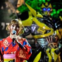 De retour de #JapanExpo, #Shokotan est déjà au boulot. Elle est la doubleuse de #NicolaPeltz dans #Transformers4