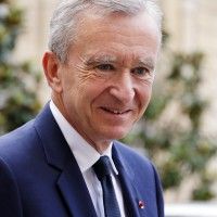 #BernardArnault, le patron #Lvmh, investit 45 millions d'euros l'agence coréenne #YgEntertainment #Kpop