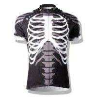 Maillot de cycliste. Ca se voit qu'il n'est pas dopé!