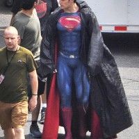 Les couleurs du prochain costume de #Superman sont plus vives.