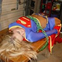 Il me faut une chaine de #Kryptonite! #Supergirl #Cosplay