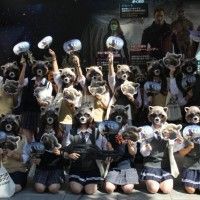 Des écolières japonaises avec des têtes du raton laveur Rocket  #LesGardiensDeLaGalaxie