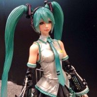 Figurine Miku Hatsune designé par TETSUYA NOMURA