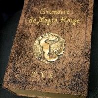 Colis suspect à la rédac. Doit-on l'ouvrir? #LeGrimoireDArkandias #Grimoire #Magie