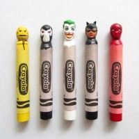 Des super-héros sculptés sur des crayons Crayola