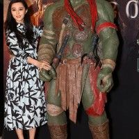 L'actrice Bingbing Fan au côté du Tortue Ninja Raphael à Pékin #NinjaTurtles