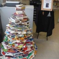 Un sapin de livres au CDI, ils ont des idées dans cette école !