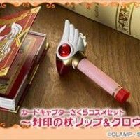 Maquillage goodies Card Captor Sakura : le bâton magique est le tube à lèvre et le livre de clow est un poudrier