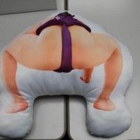 Coussin sumo. Apparemment les fesses des sumos sont réputés pour être moelleux!