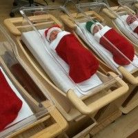 Les cadeaux des parents se trouvent dans la botte du père Noël