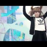 Kyary Pamyu Pamyu a l'aise dans ses Adidas