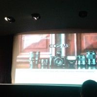 La conférence de presse canon commence sur les chiffres 2014. C'est très business. Canon est numero 1 sur les reflex.