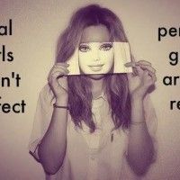 Les vraies filles ne sont pas parfaites. Les filles parfaites n'existent pas.