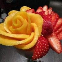 Fruit coupé et assemblé en fleur