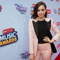 Nous rencontrons aujourd'hui un talent de #Disney, Sofia Carson, pour son rôle dans #Descendants. Si vous avez des questions, on essaiera d... [lire la suite]