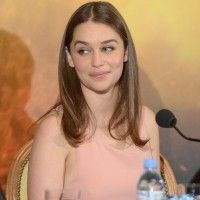 #ConférenceDePresse de #TerminatorGenisys, #EmiliaClarke a apporté son arme de destruction massive : son sourire! #amoureux