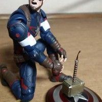 Comment #Thor emmerde le #CaptainAmerica ! Faut vraiment pas qu'il pose son marteau n'importe où.